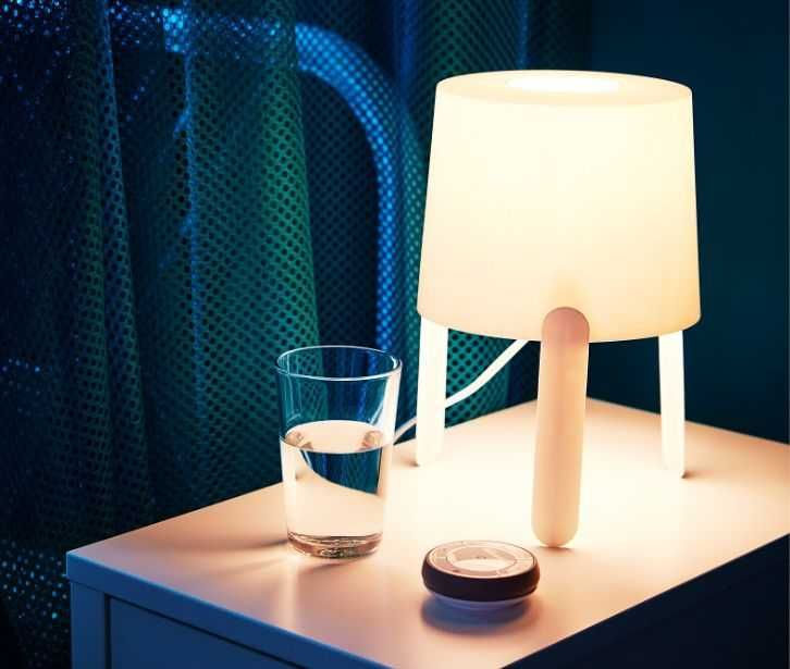 Lampa de masa, alba