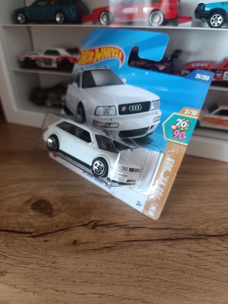 Колекционерски коли Hot wellies

Hot wheels Mercedes,Audi