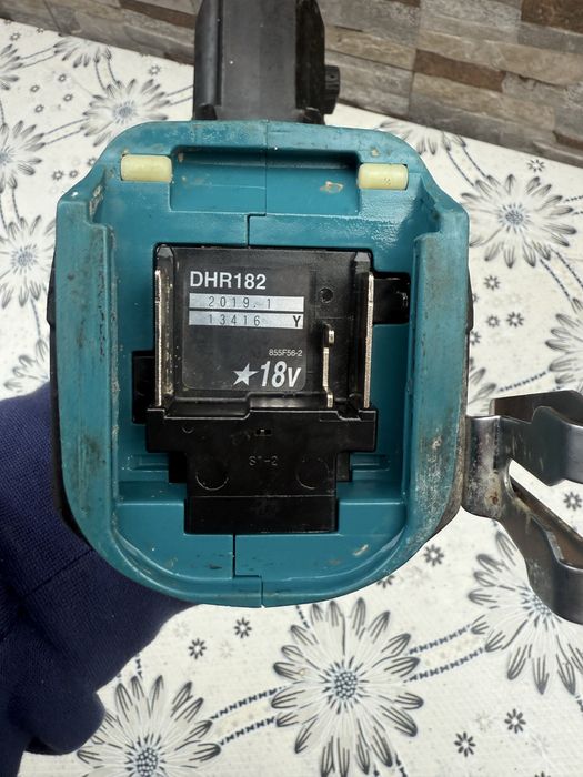 Акумулаторен перфоратор Makita DHR182