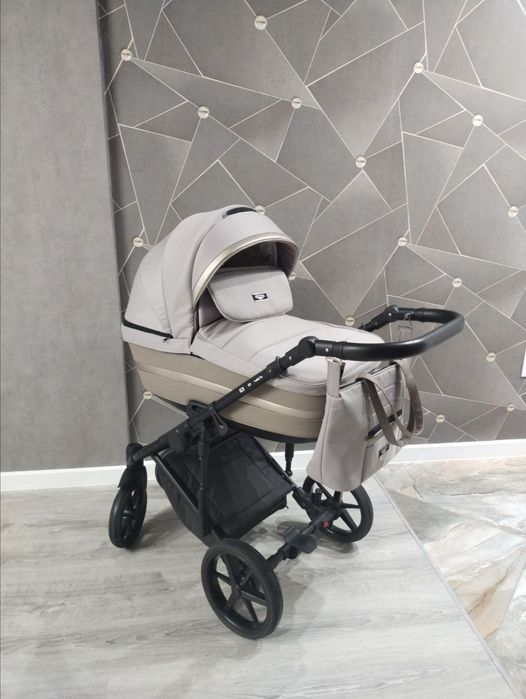 Срочно продам коляску 2 в 1