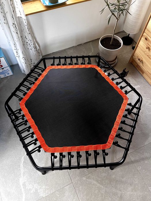 Trambulina fitness cu maner