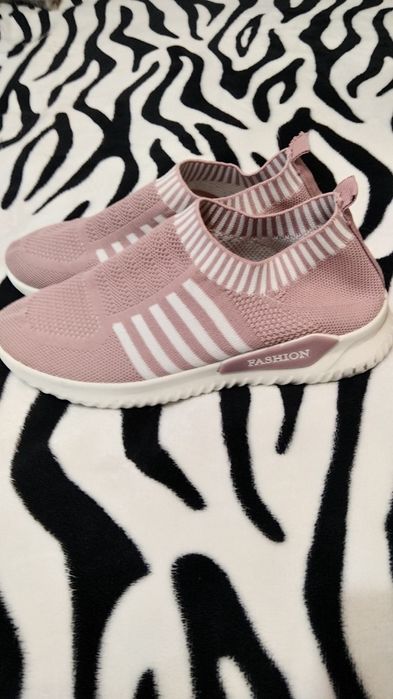 Продам розовые слипоны