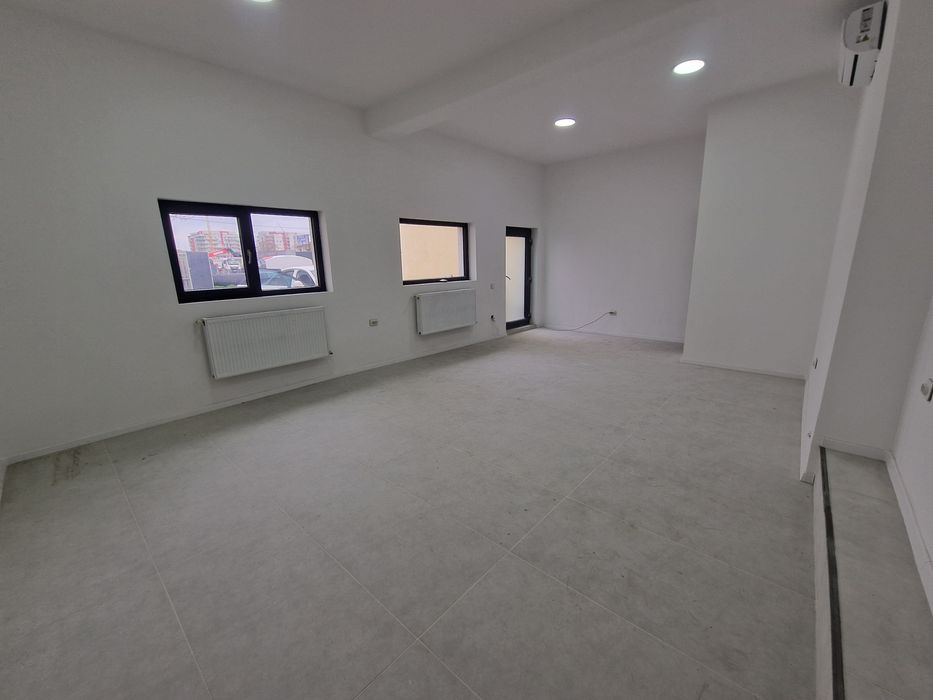 Inchiriez spatiu comercial 34mp Blv Decebal