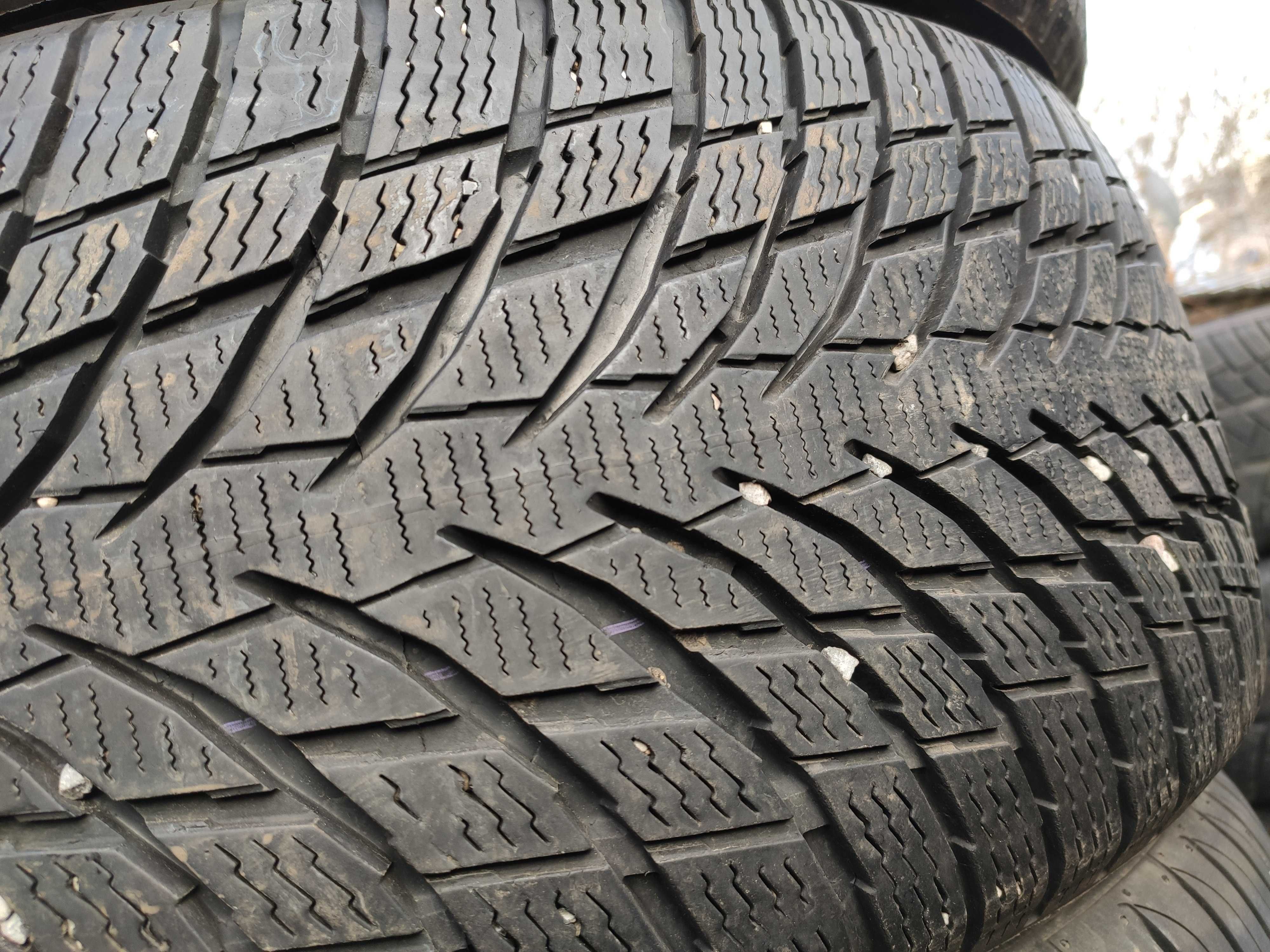 2бр Зимни гуми 235 45 19 - Michelin