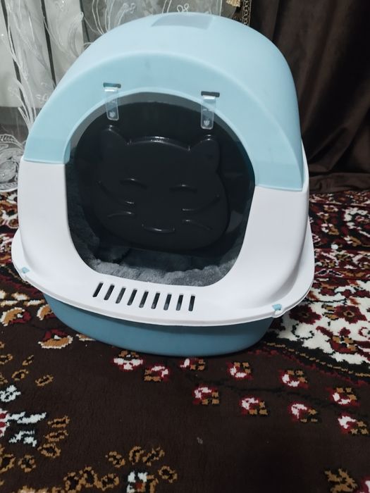 Продам лоток домик для кошки вместе с лежаком