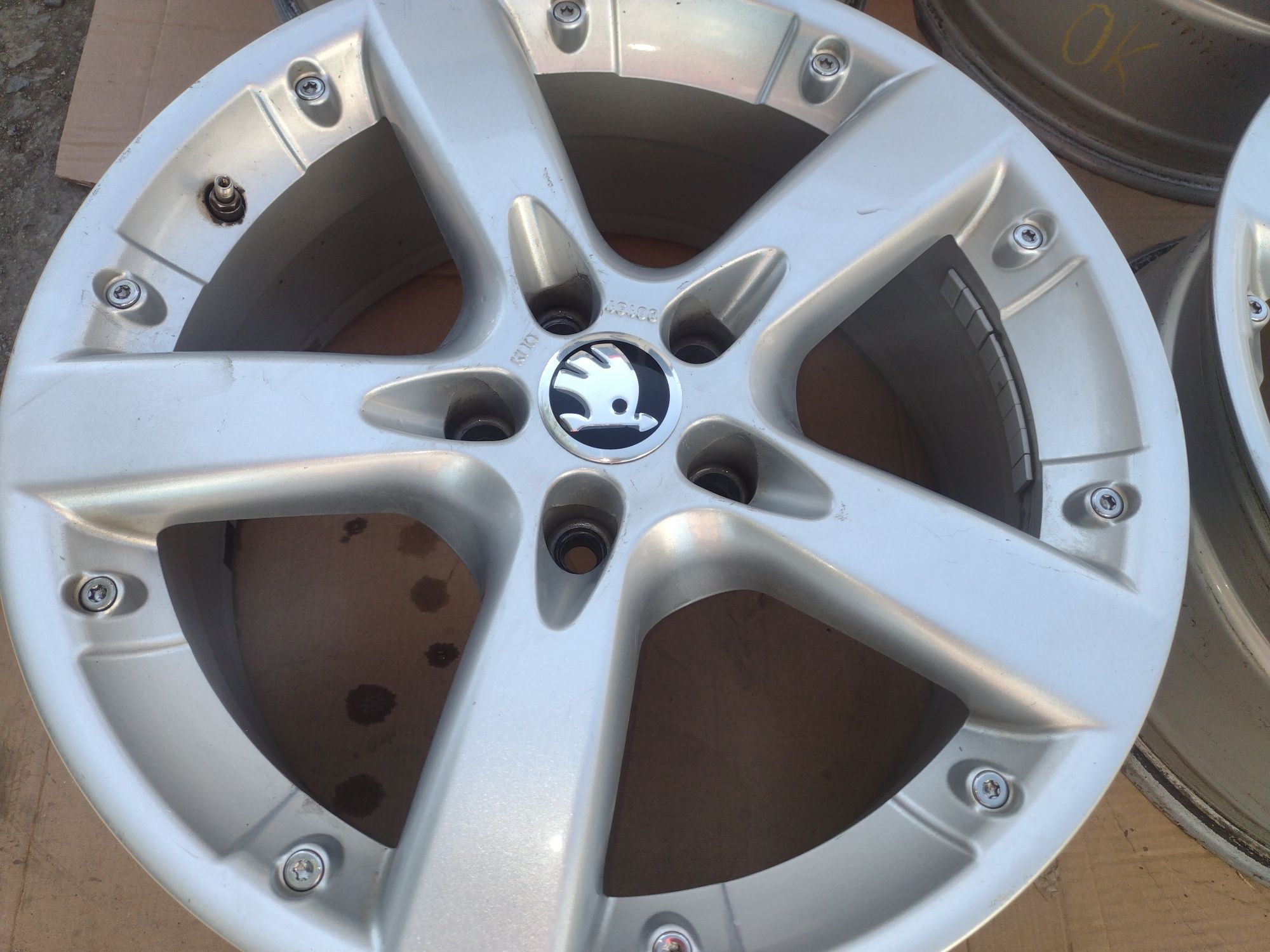 Перфектни Aluett 17-5x112 ET35 7.5j Шкода Супърб