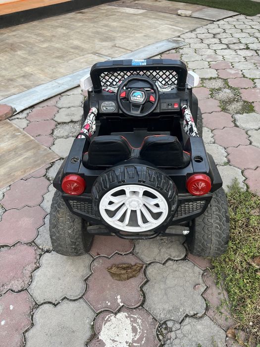 Продам детскую машину