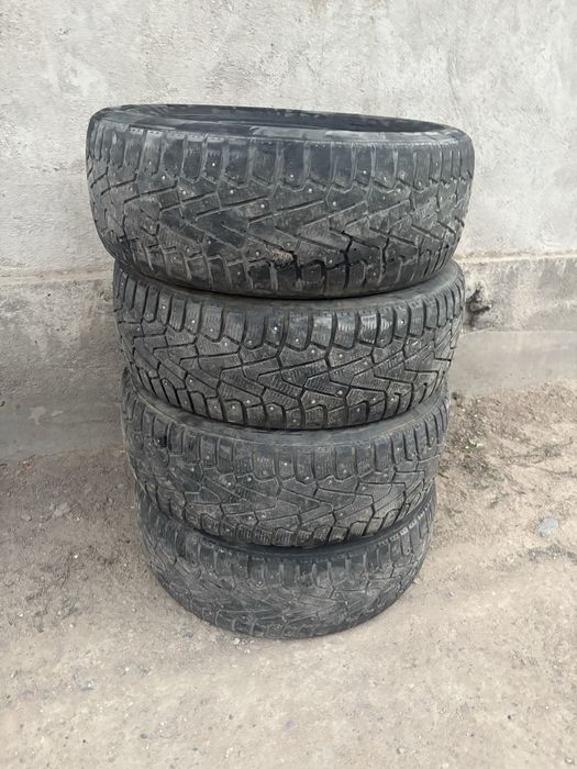 Шины 215,55,17 харошом састаяние