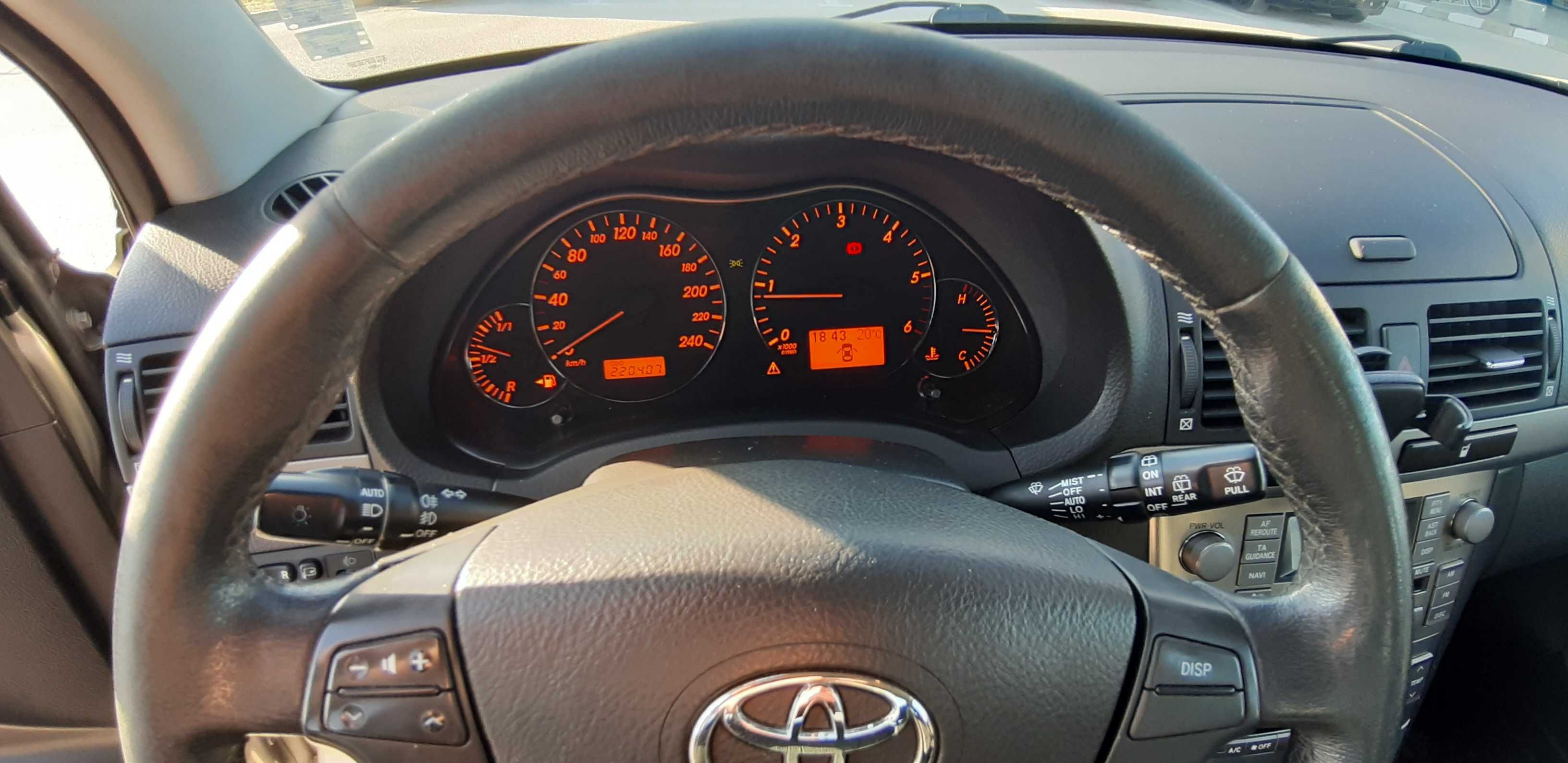 Продавам ТОЙОТА АВЕНСИС-2,2D4D-2007г.