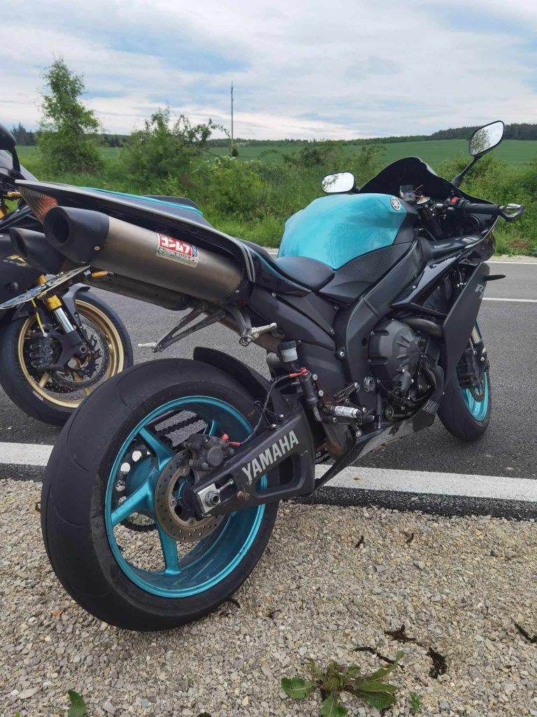 Yamaha r1 ямаха р1