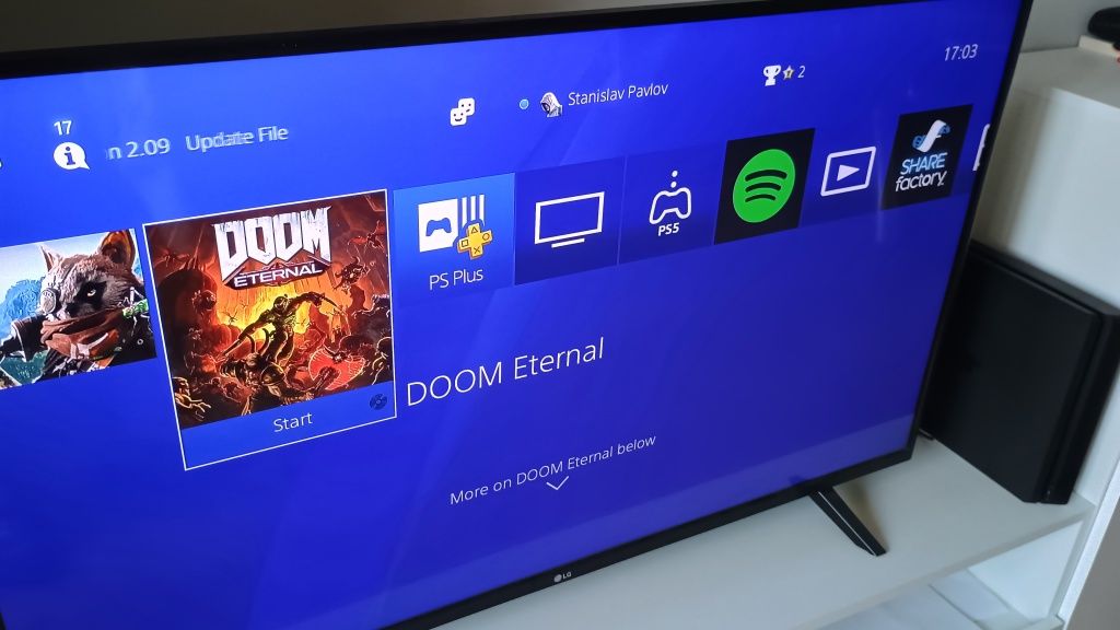 PS4 Slim + 5 игри + 2 контролера