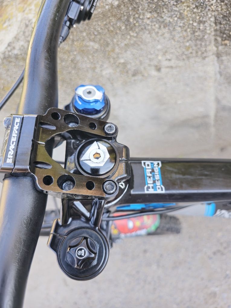 YT Tues Downhill 26 цола S-M размер Въздушна  Boxxer, Обслужен Готов