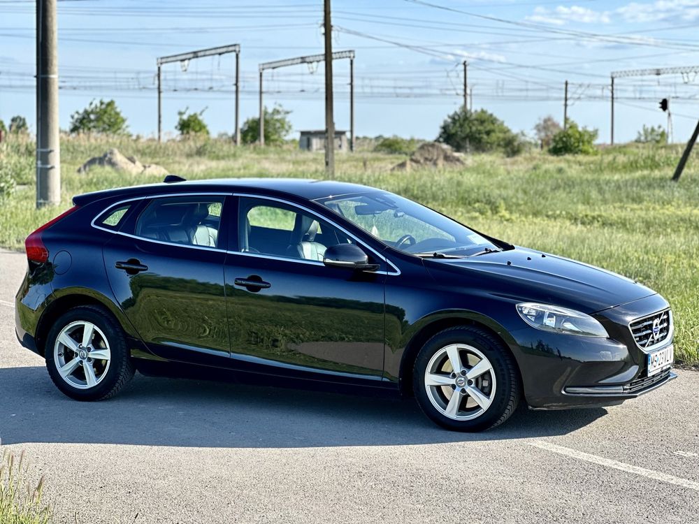 Volvo v40 D4 2015