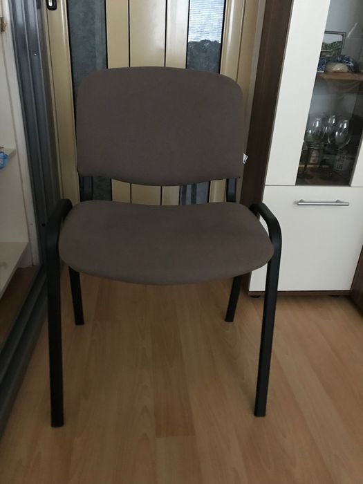 Два офис стола в бежово