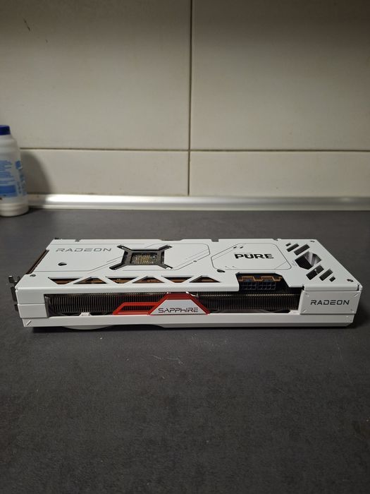 RX 7700XT 12GB Pure White