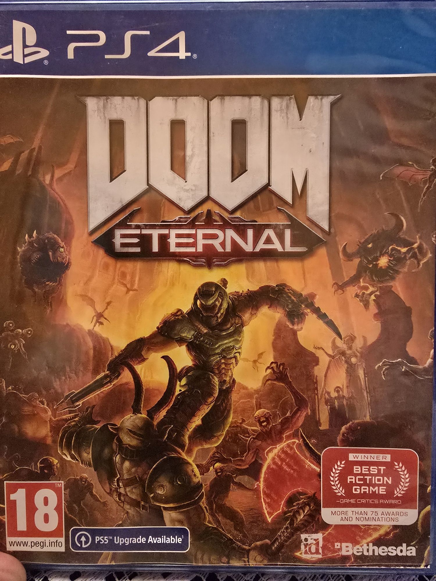 Плейстейшън 4, 1Gb + 5 игри и чанта.