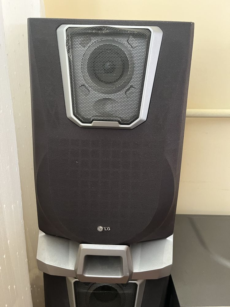 Стерео уредба LG FFH-5500 + колони LG