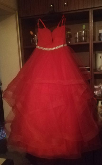 Продавам бална рокля