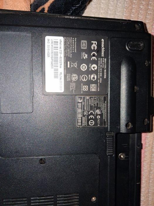 Laptop eMachines E728 – pentru piese