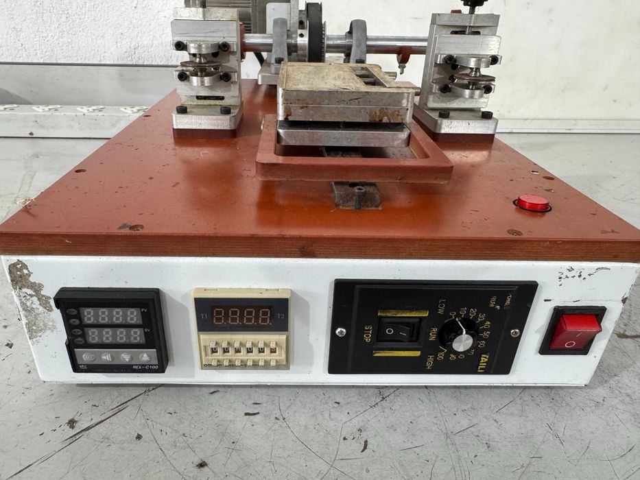 Машина за отделяне на дисплей