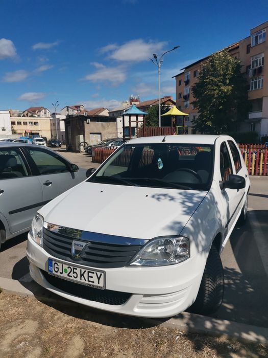 Vand dacia logan 2010 facelift benzina, motor 1.4  cu 73900 km reali