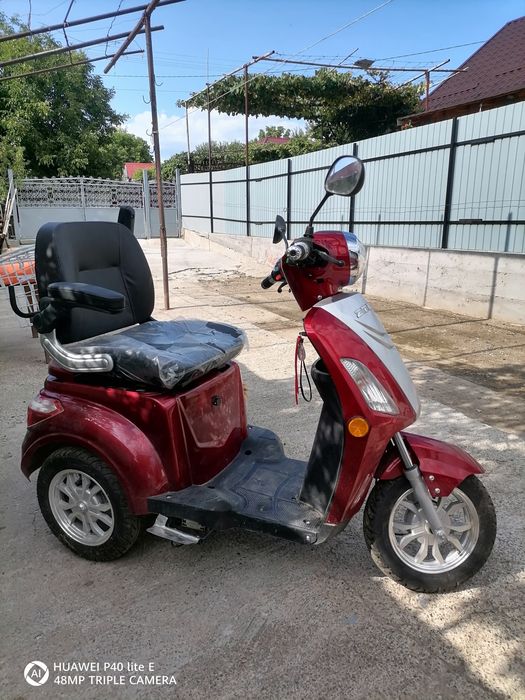 Vând scuter electric bătrâni