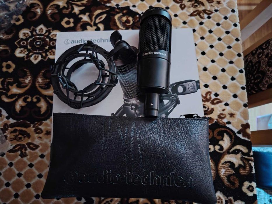Microfon studio at 2035