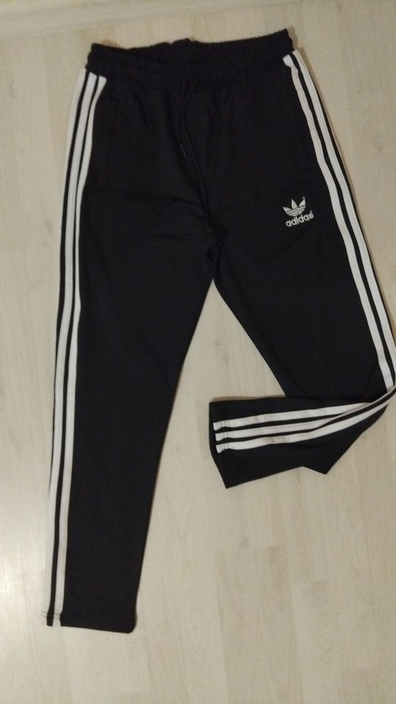 Pantaloni trening Adidas!