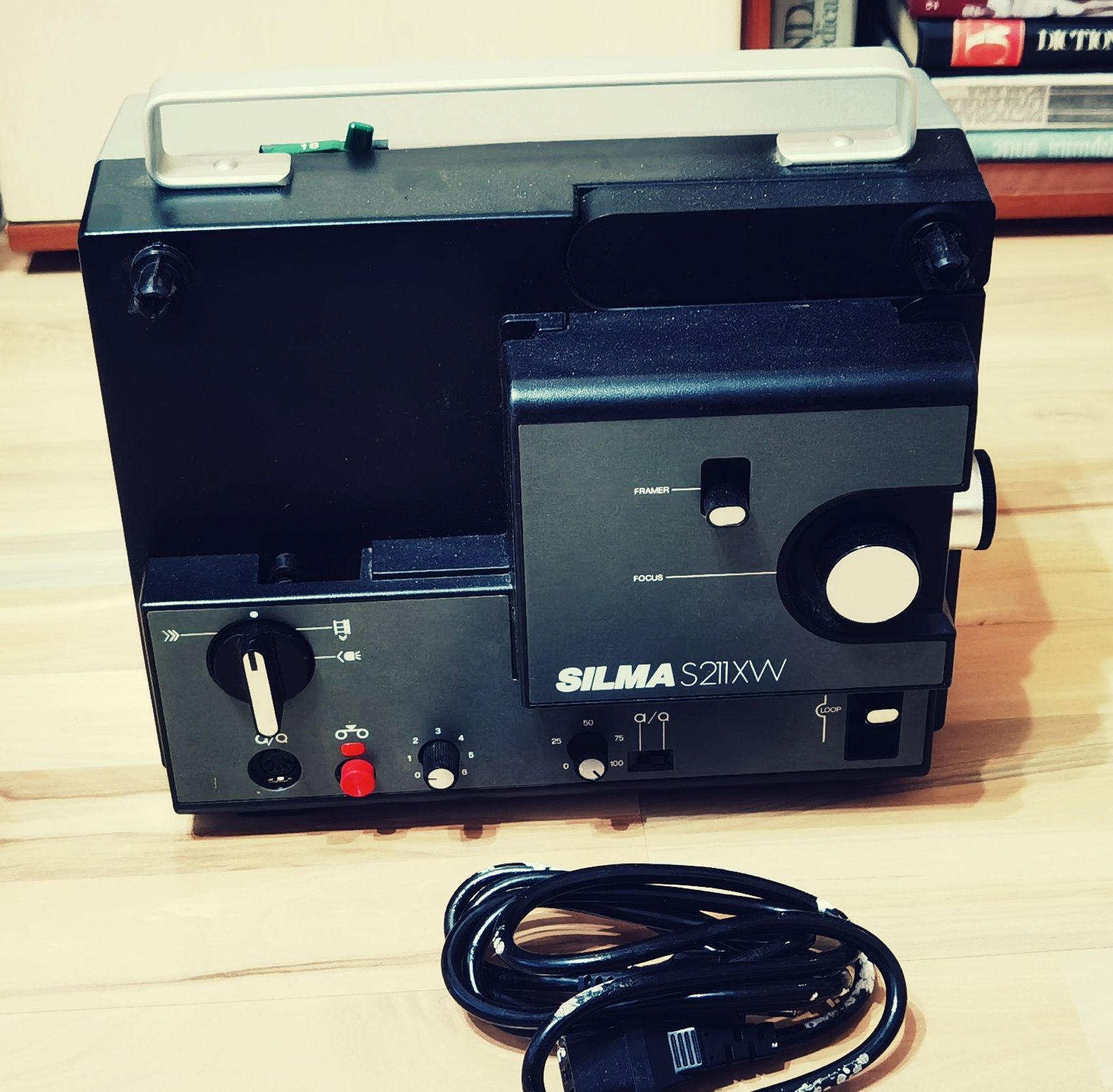 Proiector video Silma S211XW videoproiector retro vintage de colecție