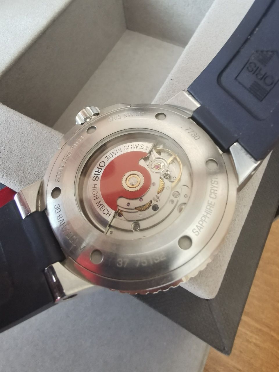 Часовник ORIS AQUIS Date