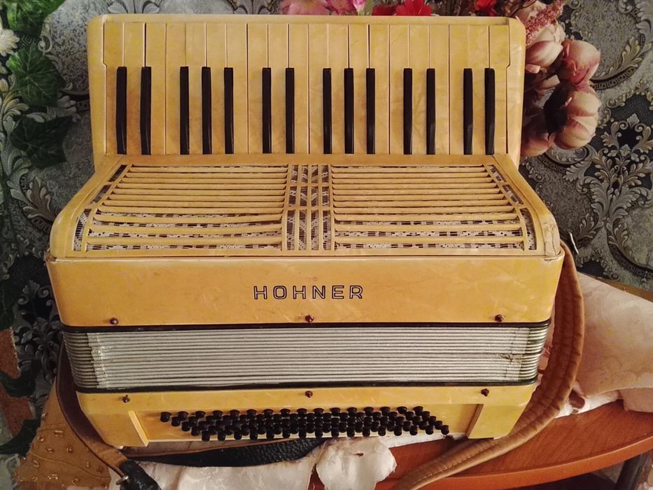 acordeon hohner impecabil