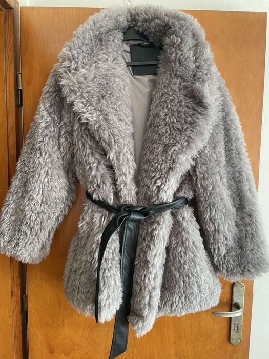 Сиво космато палто