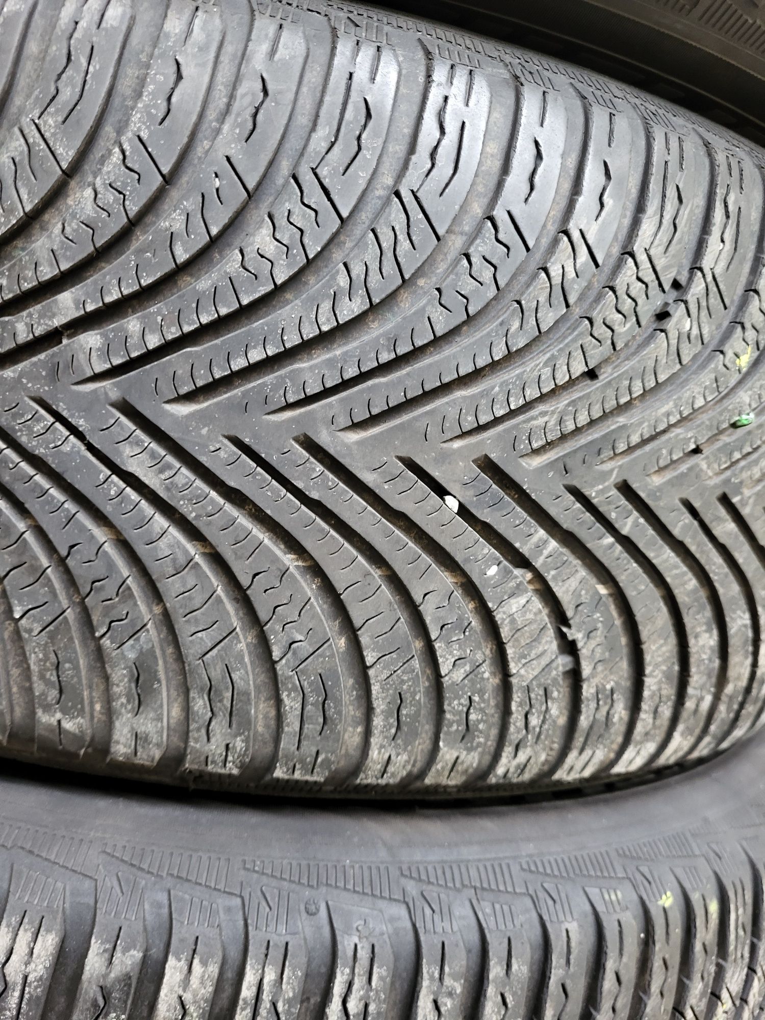 4 бр зимни 225/55/17 Michelin