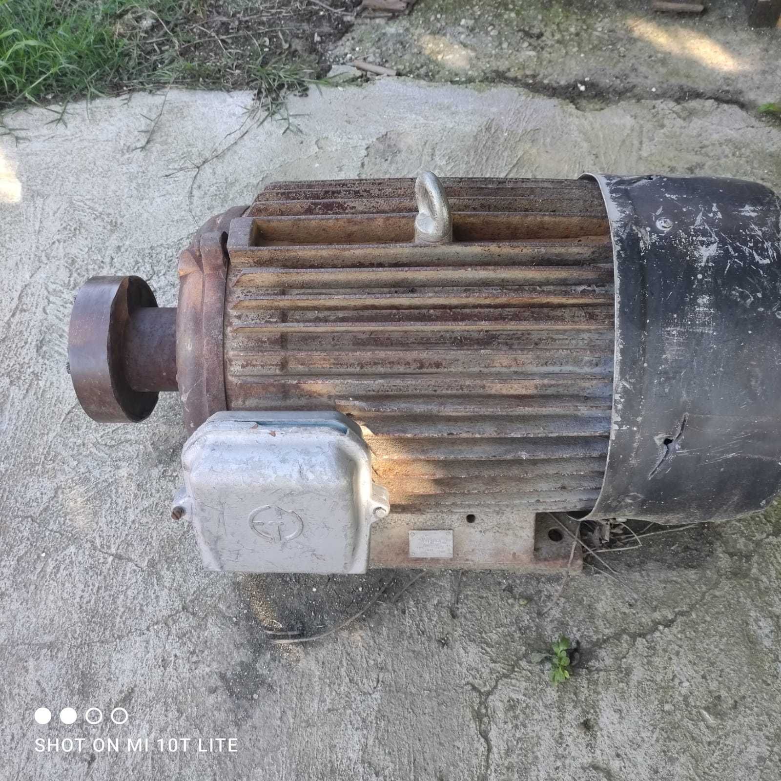 Motor Electric trifazat cu talpa 30 KW cu 3000 RPM