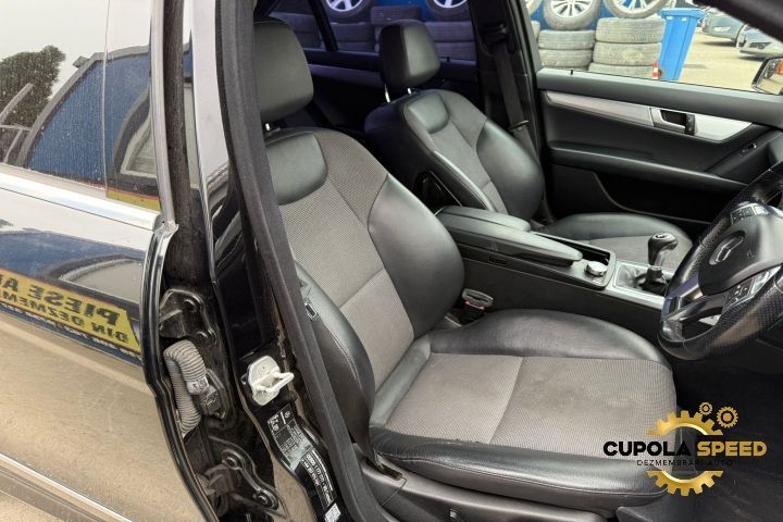 Usa / Portiera fata stanga culoare 197 Negru Obsidian Mercedes-Benz C