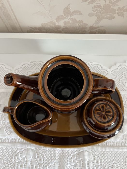 Set de ceai din ceramica. Foarte fin si elegant.