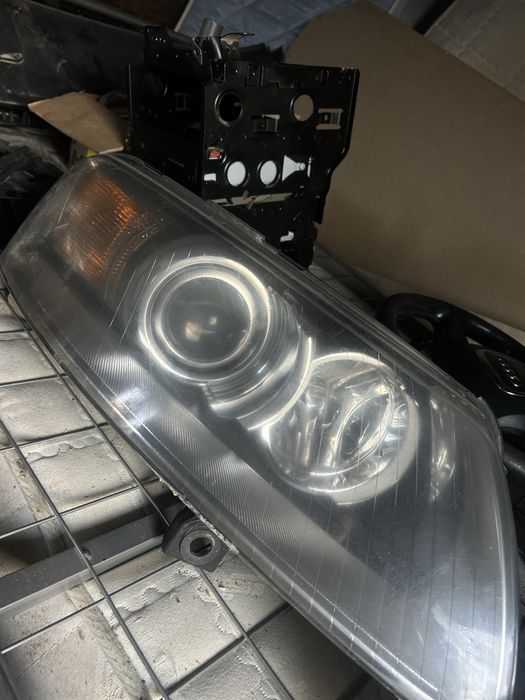 Faruri A6 C6 Bi Xenon , originale , volan stanga !