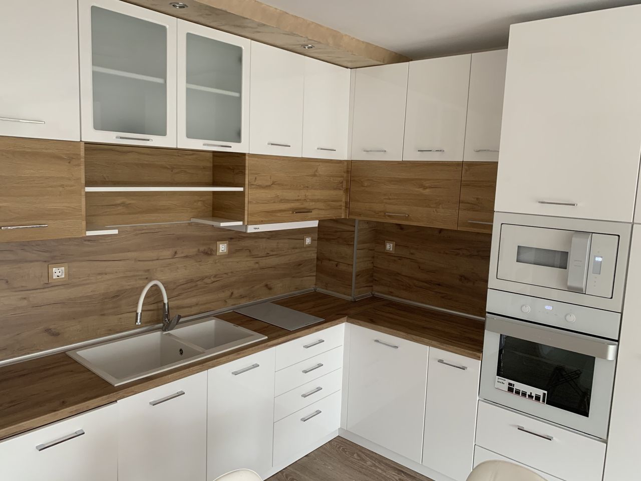 Продава се Тристаен апартамент в София, Малинова долина - 103 кв.м за 3204 €/кв.м - Снимка #15