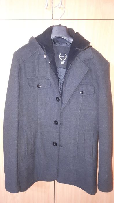 Vând palton de stofă