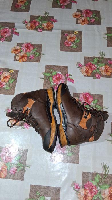 Bocanci Meindl trekking drumeție