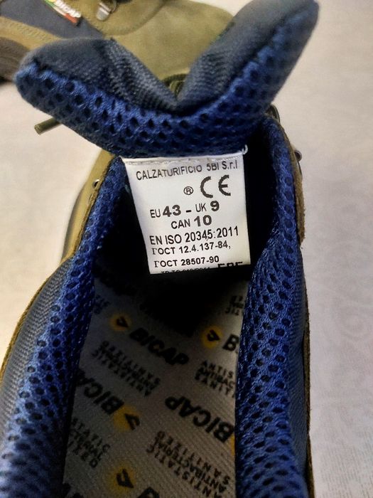 Продам спецовку обувь
