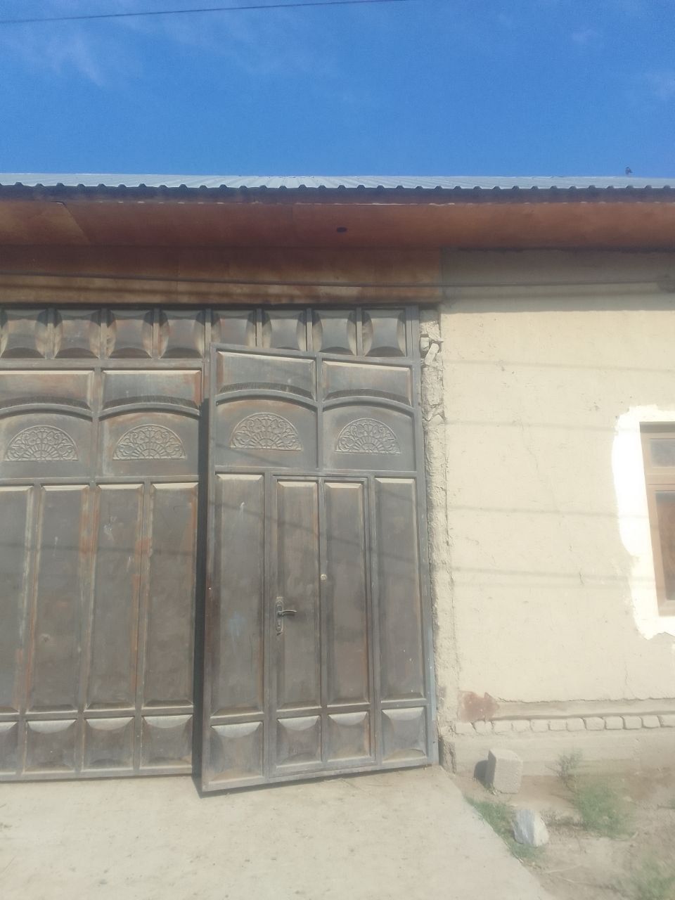 Hovli sotiladi arzon