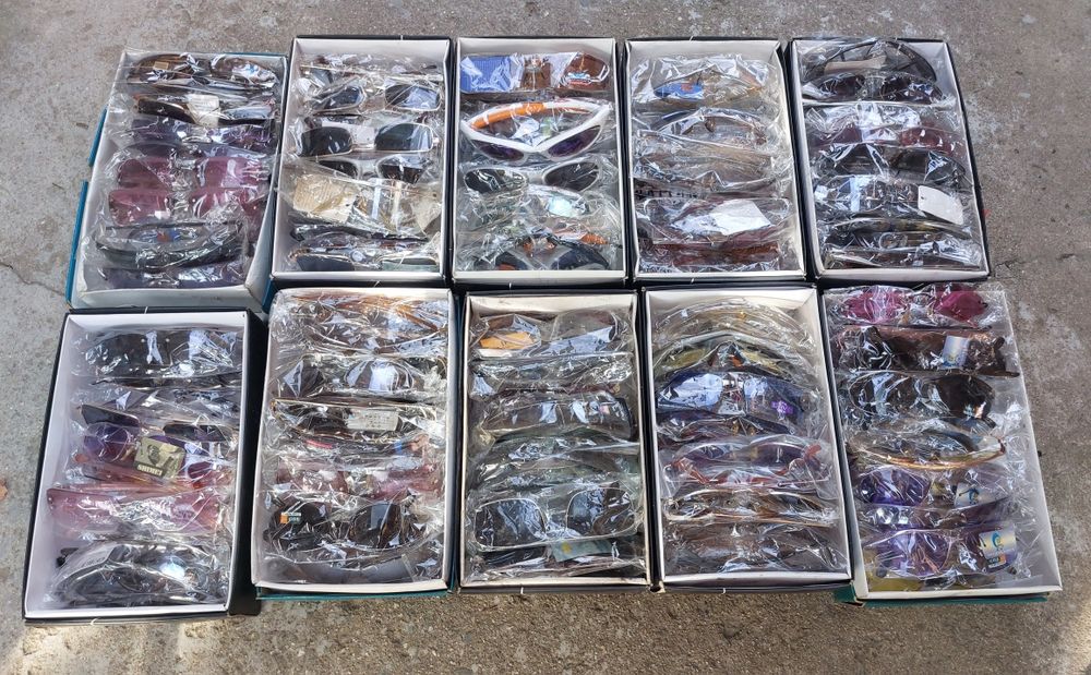 Сет от 10 кутии слънчеви очила