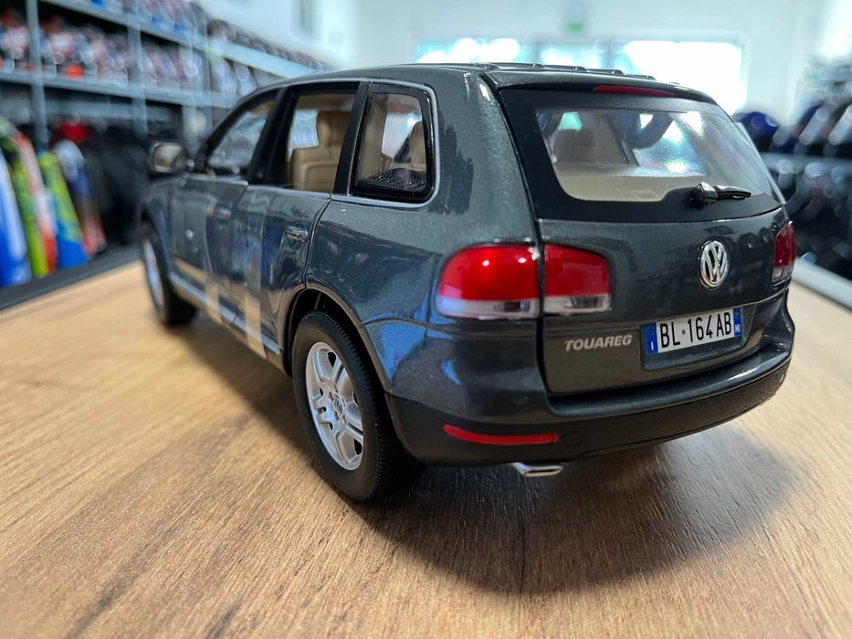 BBURAGO метален колекционерски модел количка  VW TOUAREG 2006 1:18