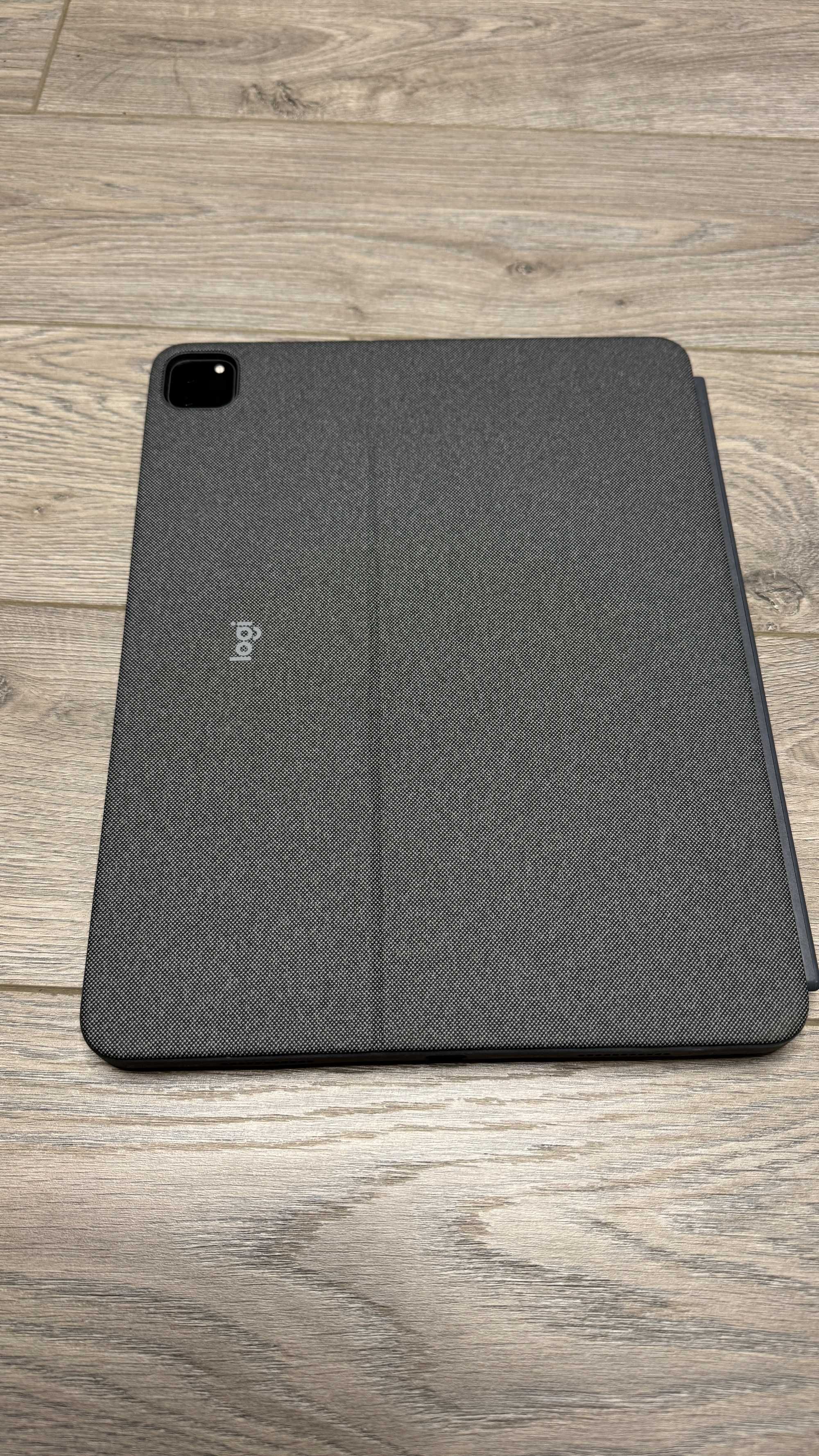 iPad Pro 12,9 512GB 5та генерация + Logitech Combo Touch ПЕРФЕКТНИ