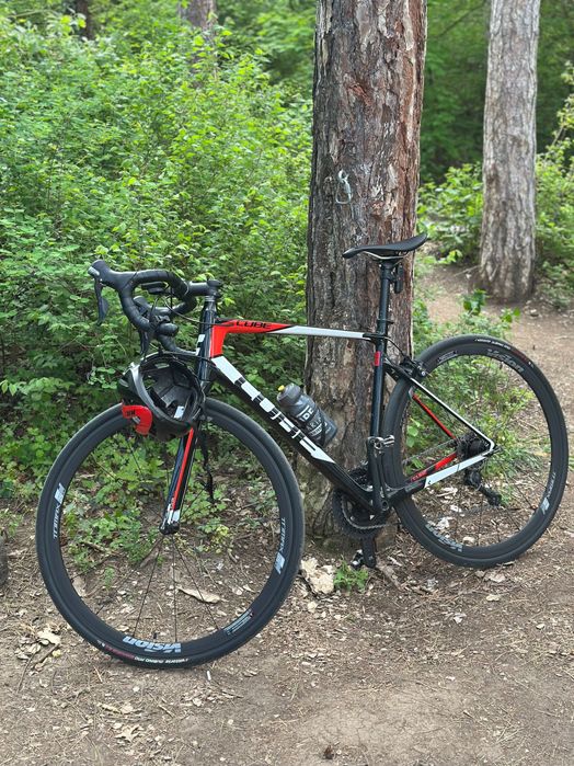 Шусеен full carbon Cube Attain