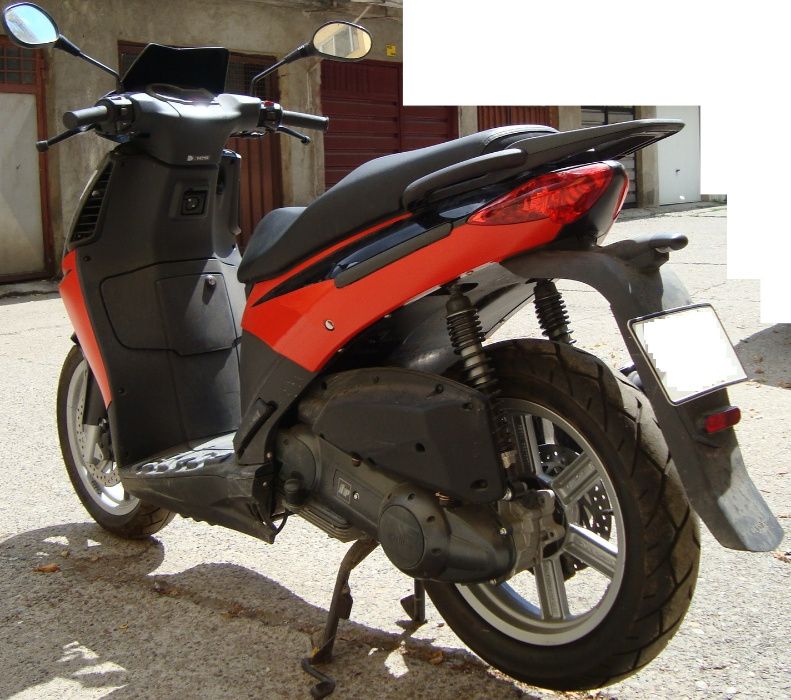 Aprilia SportCity 125 cmc - NOU. (scuter cu ~200km)