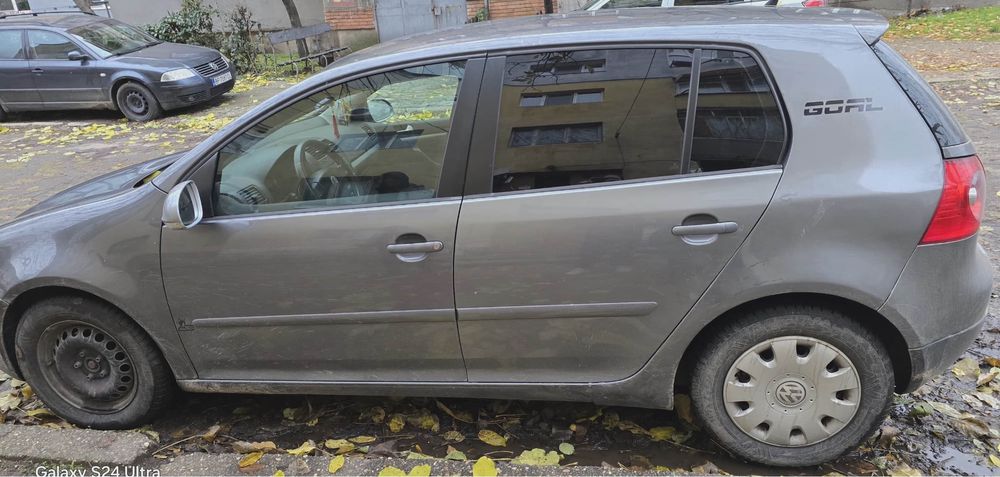 Vand Golf 5,pret 2.100 euro,negociabil