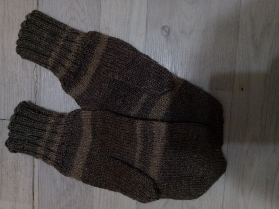 Обмен,вязянные пинетки, носки, безрукавка . новое.