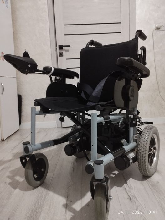 электрическая инвалидная коляска